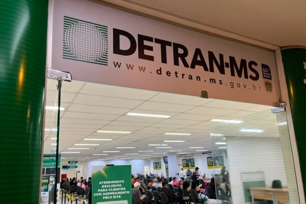 Atendimento na agência do Detran-MS no dia do vencimento do licenciamento 2026 para placas final 1, 2 e 3
