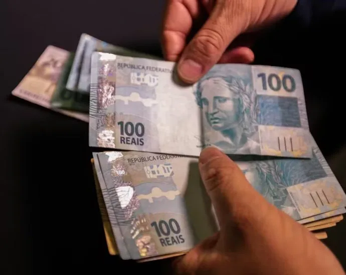 Governo aumenta projeção do salário mínimo para R$ 1.741 em 2027