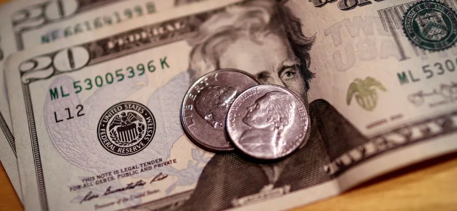 Dólar fecha a R$ 5,17 após anúncio de recompra de títulos pelo Tesouro dos EUA
