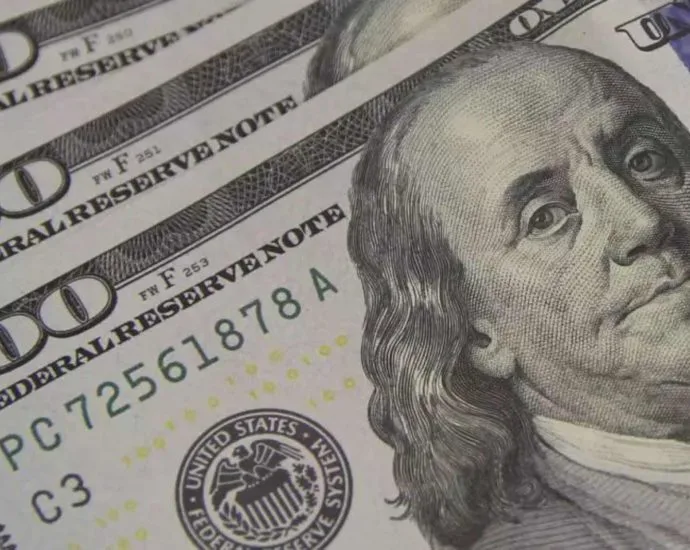 Dólar encerra a R$ 5,22 em dia negativo para divisas emergentes