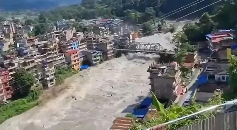 Avalanche de lama causa 160 mortes na fronteira do Nepal com o Tibete
