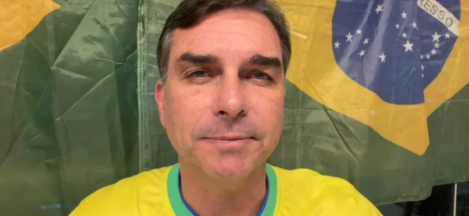 Flávio Bolsonaro revela ter recebido mais de 1,8 mil ameaças de morte