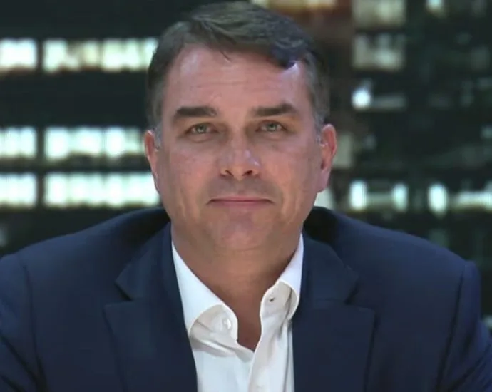 Flávio Bolsonaro responsabiliza governo Lula por tarifas dos EUA