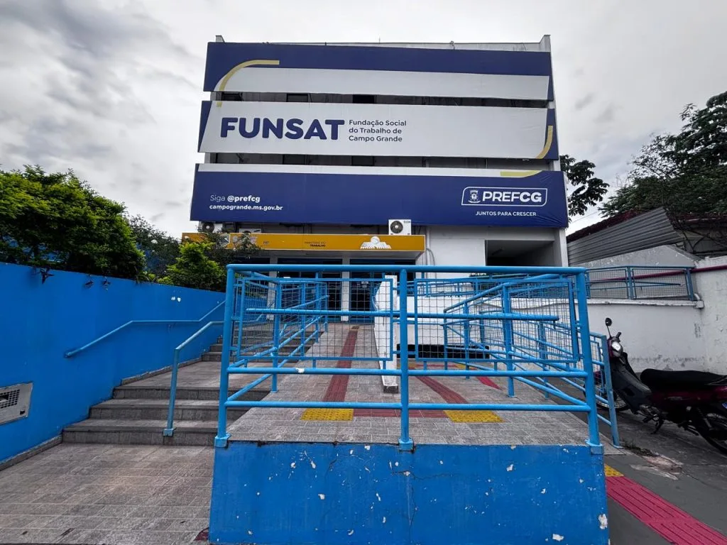 Fachada da Funsat, em Campo Grande, onde convocados devem se apresentar (Foto: Magno Lemes)