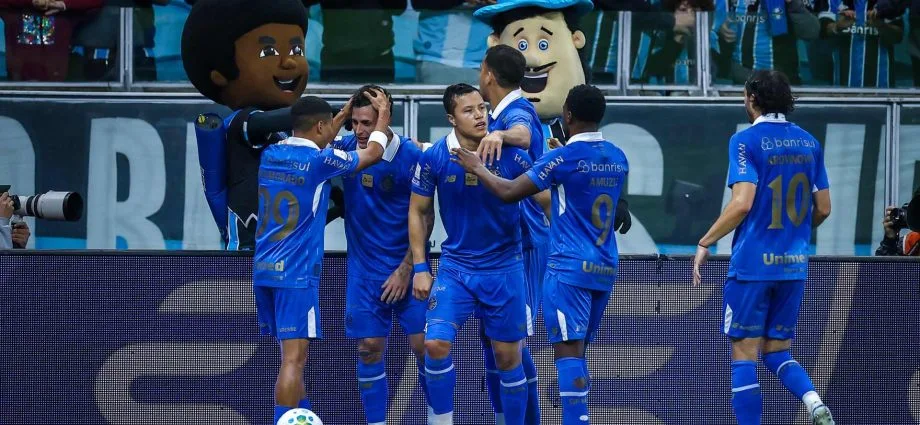 Grêmio vence Chapecoense e se prepara para Gre-Nal decisivo