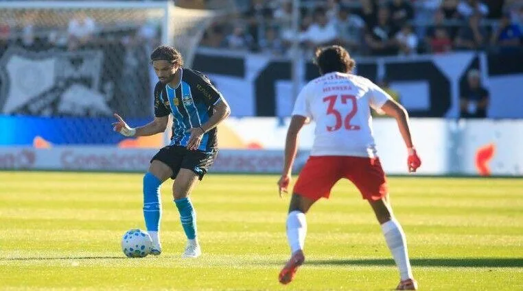 Red Bull Bragantino vence Grêmio nos acréscimos e deixa rival ameaçado