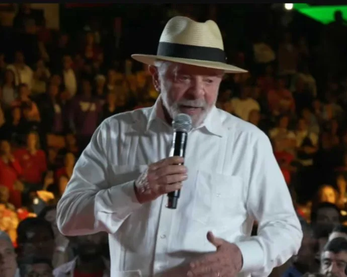Lula é oficializado como candidato à reeleição pelo PT em convenção em São Paulo