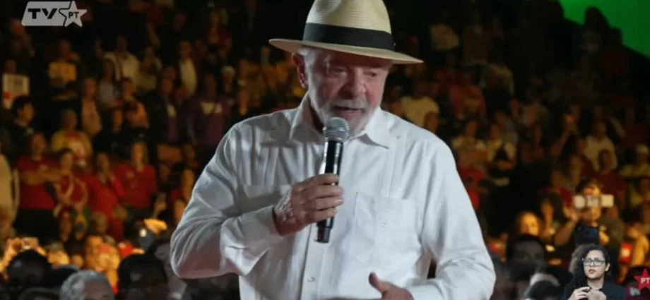 Lula é oficializado como candidato à reeleição pelo PT em convenção em São Paulo