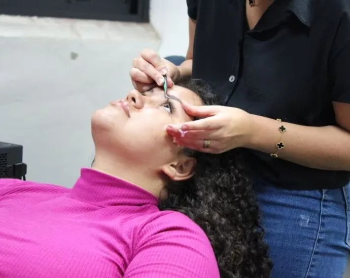 Inscrições abertas para curso gratuito de extensão de cílios em Campo Grande
