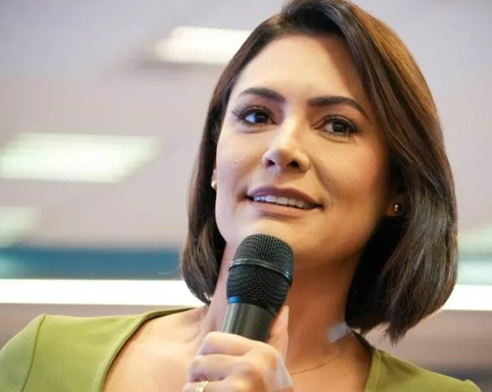 Michelle Bolsonaro recebe alta hospitalar em Brasília