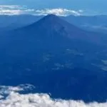 Pai deixa filho de 7 anos sozinho no Monte Fuji