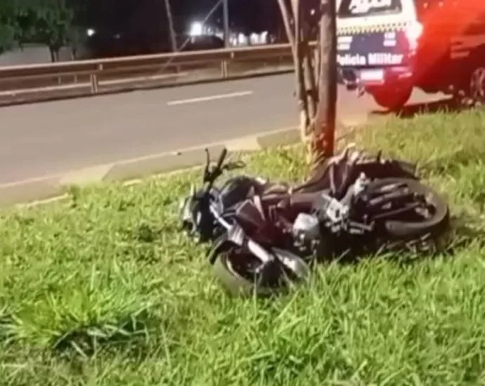 Motociclista sofre ferimentos graves em acidente na Avenida Duque de Caxias, em Campo Grande