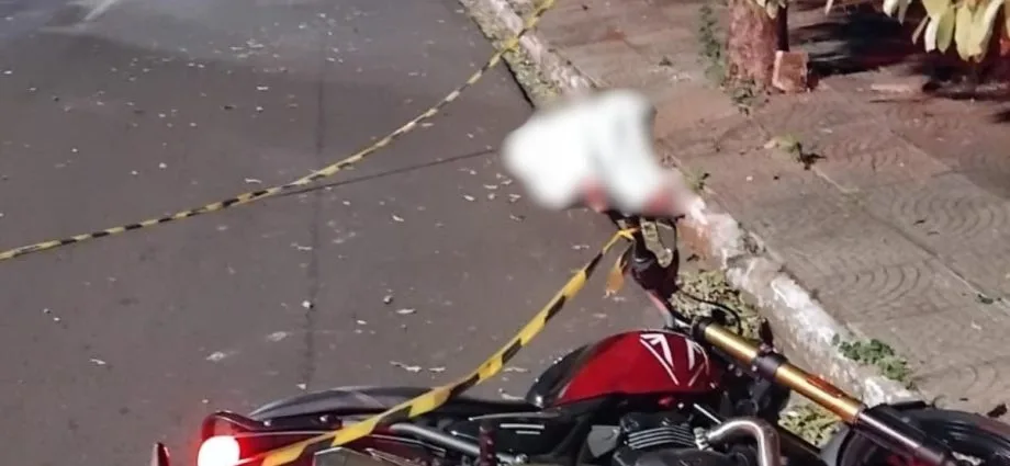 Motociclista morre em acidente após colidir com árvore em Campo Grande
