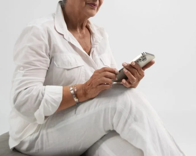Idosa de 73 anos perde R$ 2 mil em golpe pelo WhatsApp em Campo Grande