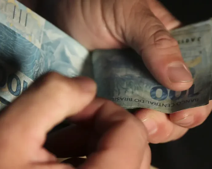 Servidores de Mato Grosso do Sul recebem salário antecipado em 3 de setembro