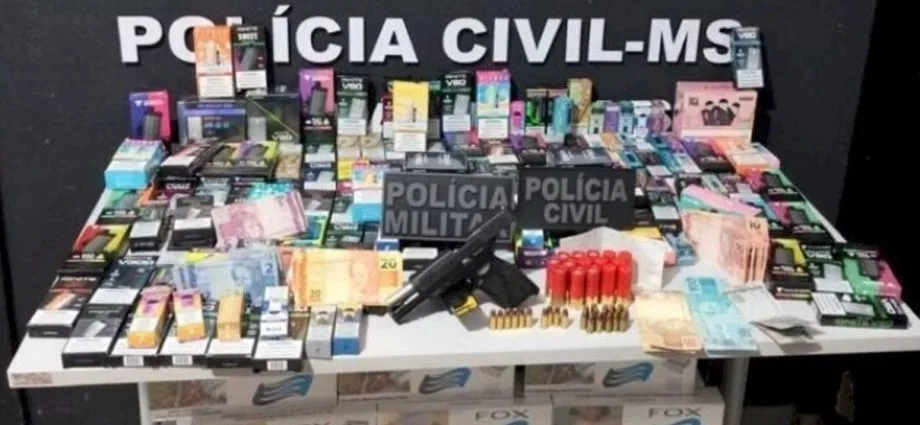 Homem é preso com pistola, munições, 200 vapes e R$ 6,4 mil em Deodápolis