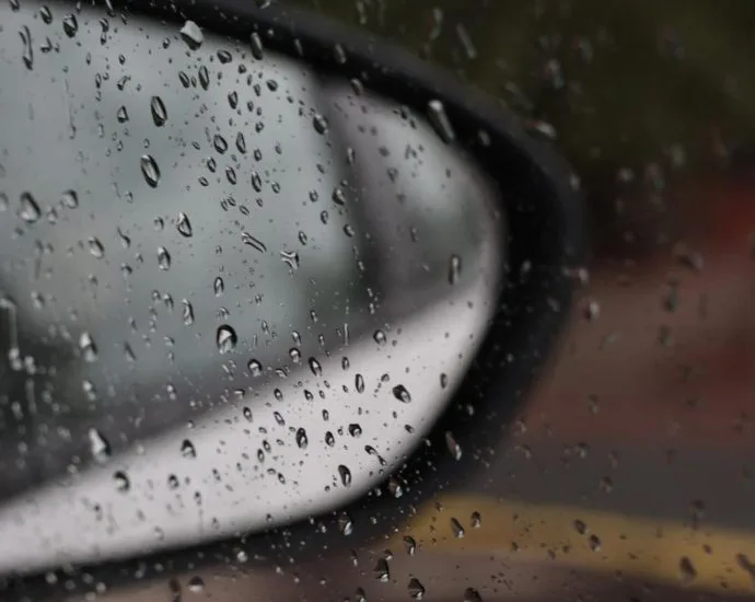 Mais de 90 mm de chuva no interior de MS causa destelhamentos e danos em estradas