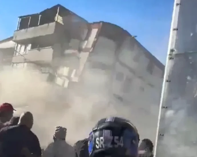Terremoto de magnitude 7,4 causa destruição na Colômbia e deixa 20 mortos