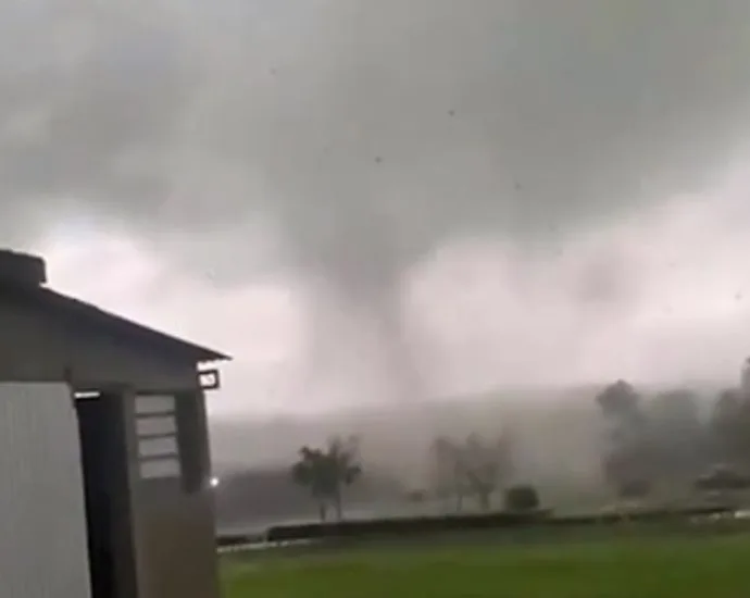 Tornado atinge região de Pedro Osório no Rio Grande do Sul