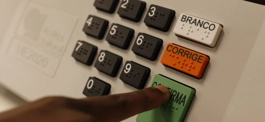 TRE-MS promove demonstração de urna eletrônica em Campo Grande a 60 dias das eleições 2026