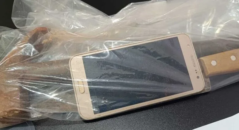 Tentativa de feminicídio em Dourados: homem ataca mulher com martelo após acidente de carro