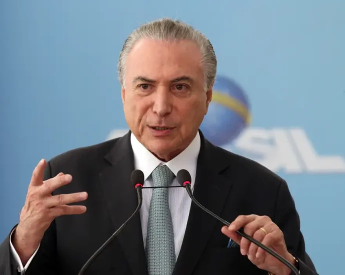 Temer aconselha Moraes a dialogar com Mendonça em meio à crise no STF