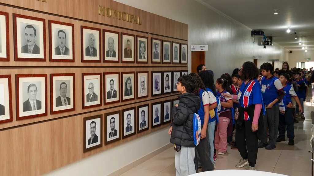 Alunos da escola Ramez Tebet visitam a Câmara de Três Lagoas