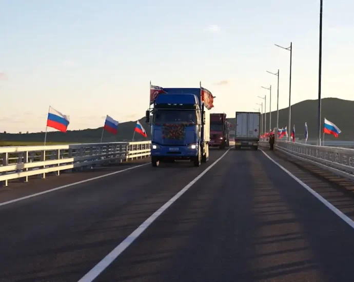 Rússia e Coreia do Norte inauguram ponte rodoviária histórica
