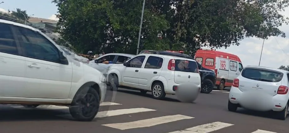 Acidente entre motos deixa ferido em Campo Grande