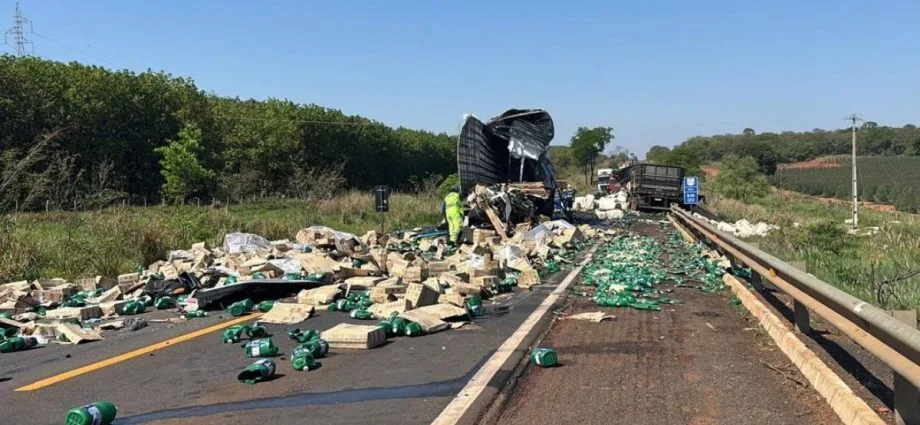 Colisão fatal entre carretas na BR-158 deixa dois mortos em Aparecida do Taboado