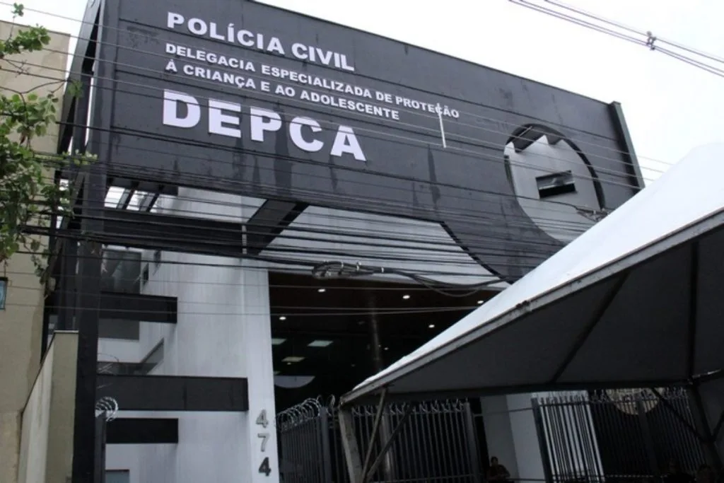 Mulher que agrediu filha de 8 anos permanece presa na Depca
