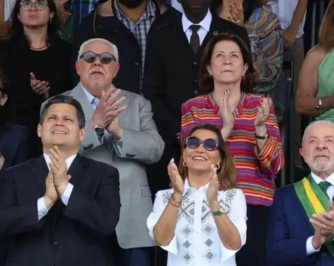 Lula participa do desfile de 7 de setembro em Brasília