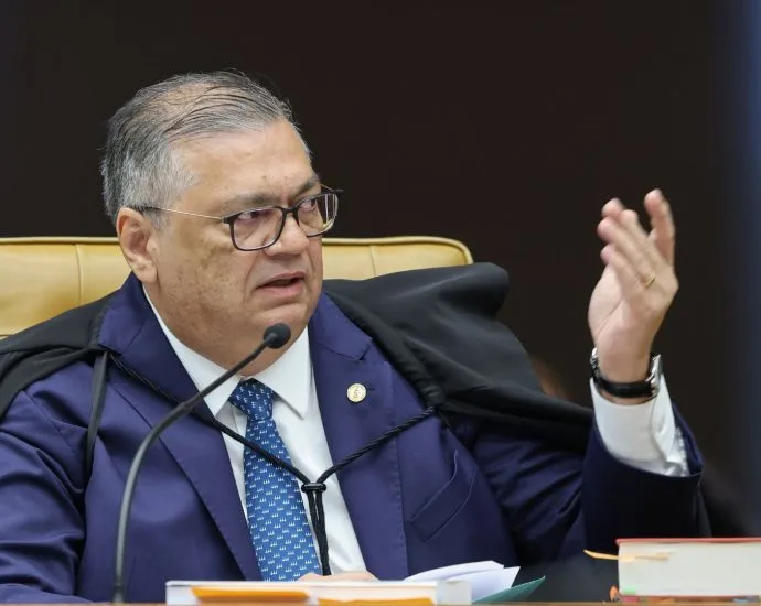 Dino destaca soberania nacional e combate seletivo à corrupção em julgamento no STF