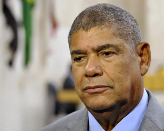 Milton Leite se entrega à polícia em operação contra o PCC