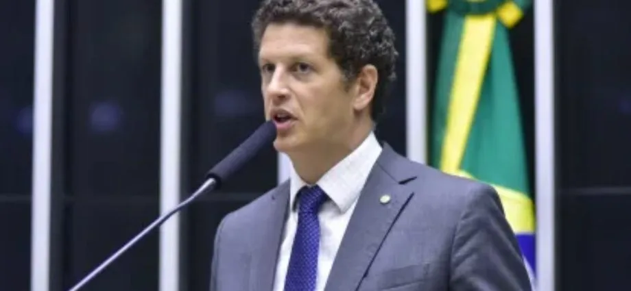 Ricardo Salles retira candidatura ao Senado e apoia Derrite e André do Prado