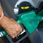 Governo prorroga subvenção do diesel por 30 dias em meio às eleições