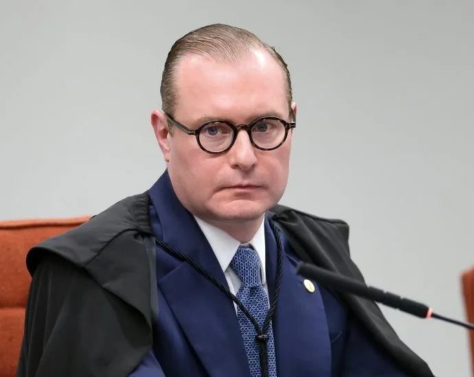 Cristiano Zanin pede responsabilização após divulgação de dados fiscais por Deltan Dallagnol