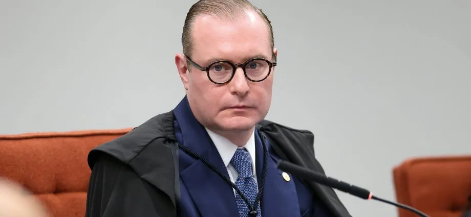 Cristiano Zanin pede responsabilização após divulgação de dados fiscais por Deltan Dallagnol