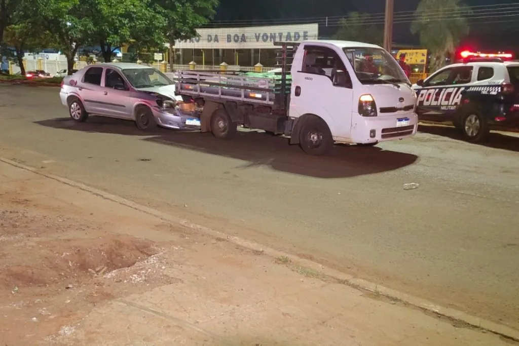 Avenida foi interditada após o acidente com morte (Foto: José Aparecido)