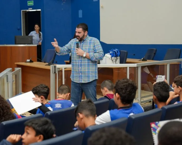 Alunos da escola Ramez Tebet visitam a Câmara de Três Lagoas