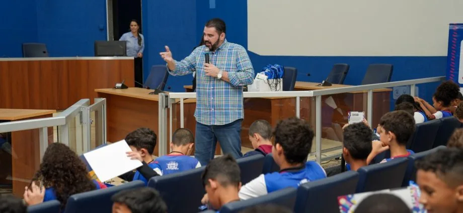 Alunos da escola Ramez Tebet visitam a Câmara de Três Lagoas