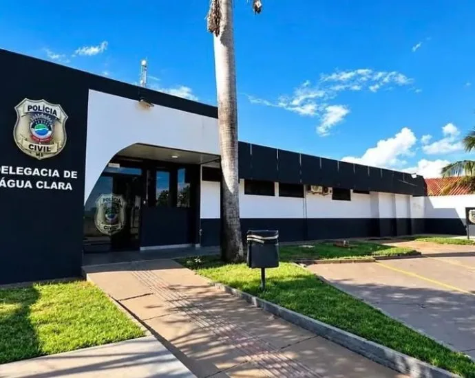 Polícia Civil fecha ponto de tráfico em Água Clara e prende jovem