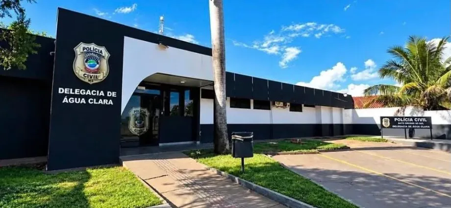 Polícia Civil fecha ponto de tráfico em Água Clara e prende jovem