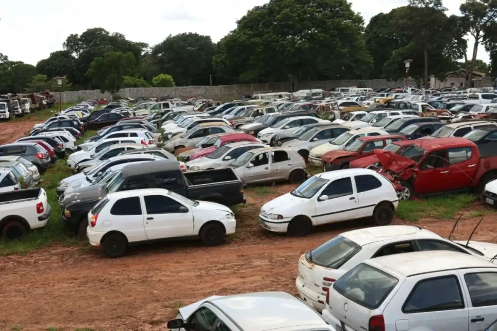 Leilão de veículos apreendidos e abandonados é realizado pela Prefeitura de Várzea Grande