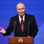 Eleições na Rússia encerram sem oposição efetiva ao Kremlin