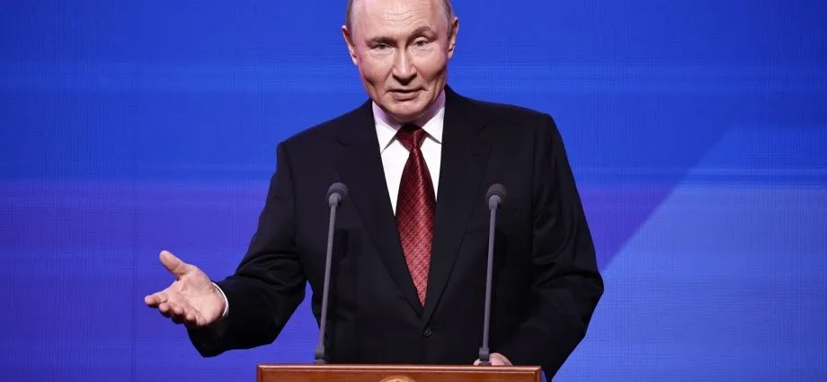 Eleições na Rússia encerram sem oposição efetiva ao Kremlin