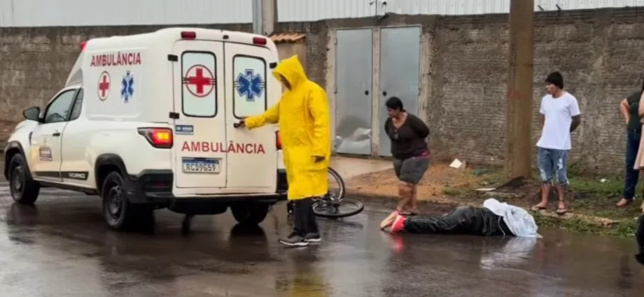 Ciclista sofre ferimentos em acidente com carro em Água Clara