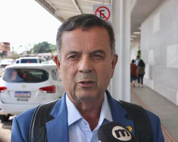 Flávio Bolsonaro não sabia de investigação no caso Dark Horse, afirma Rogério Marinho