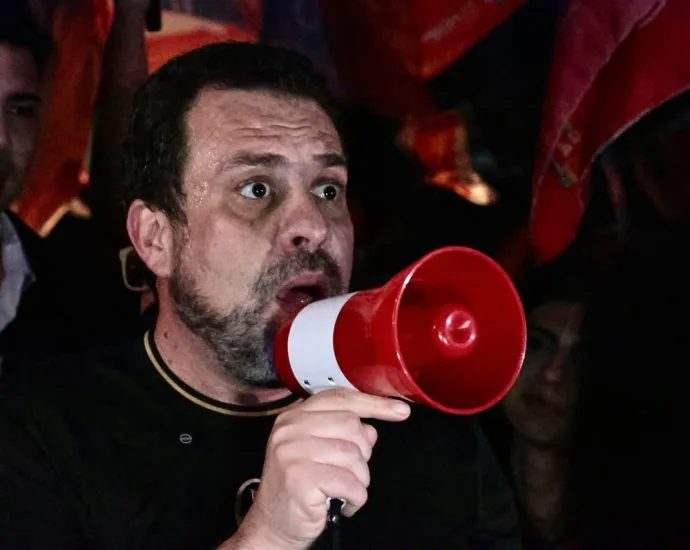 Ministro se surpreende com situação de comunidade em Campo Grande