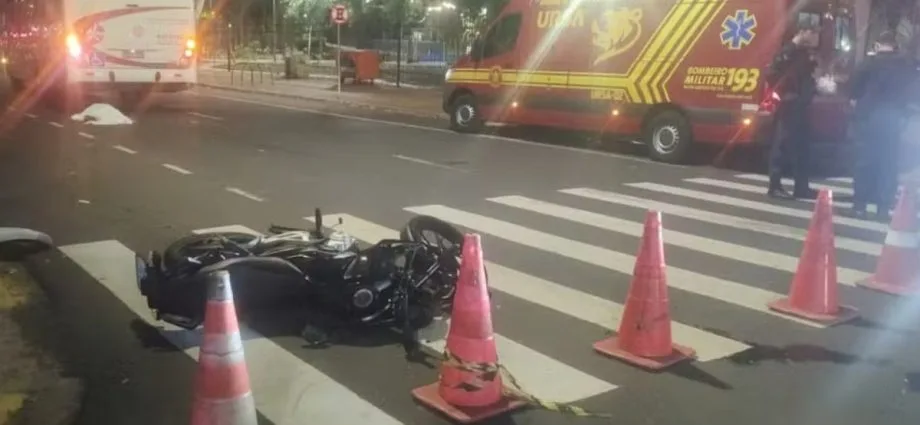 Adolescente de 17 anos morre em acidente entre moto e ônibus em Campo Grande